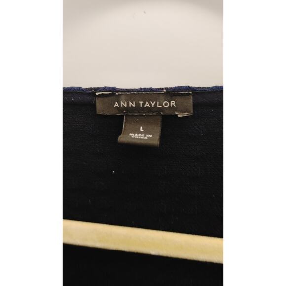 Ann Taylor Top Blouse V-Neck Waffle Print Navy Blue Black Large Lined - Picture 3 of 5